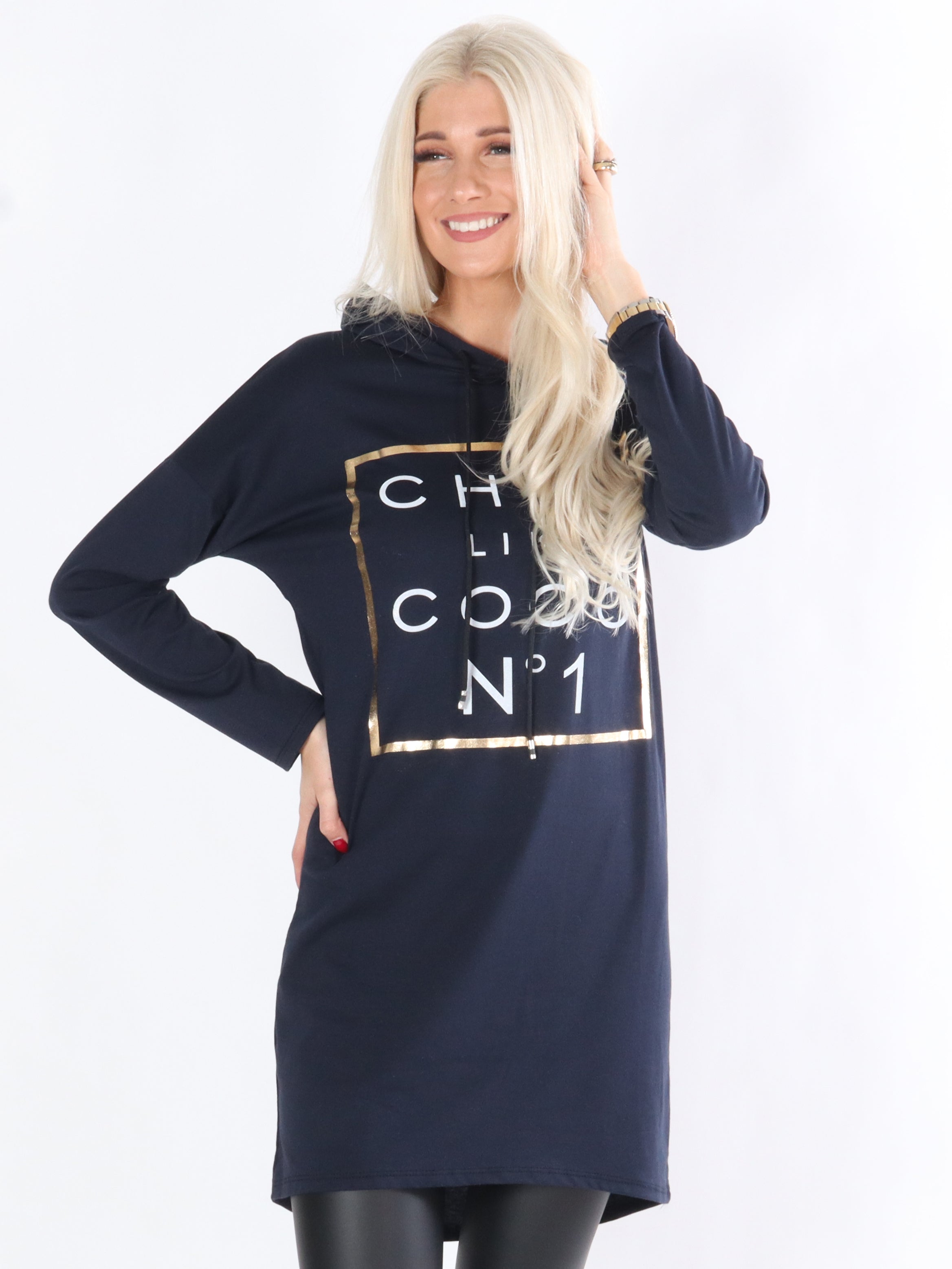 Gemma - Kjole med hætte og guld motiv